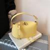 Marca de Nicho Bolsa de Mão Feminina Moda Macia Versátil Bolsa de Ombro Transversal 2025 Super Quente Amarela Bolsa de Balde Portátil Bolsa Feminina
