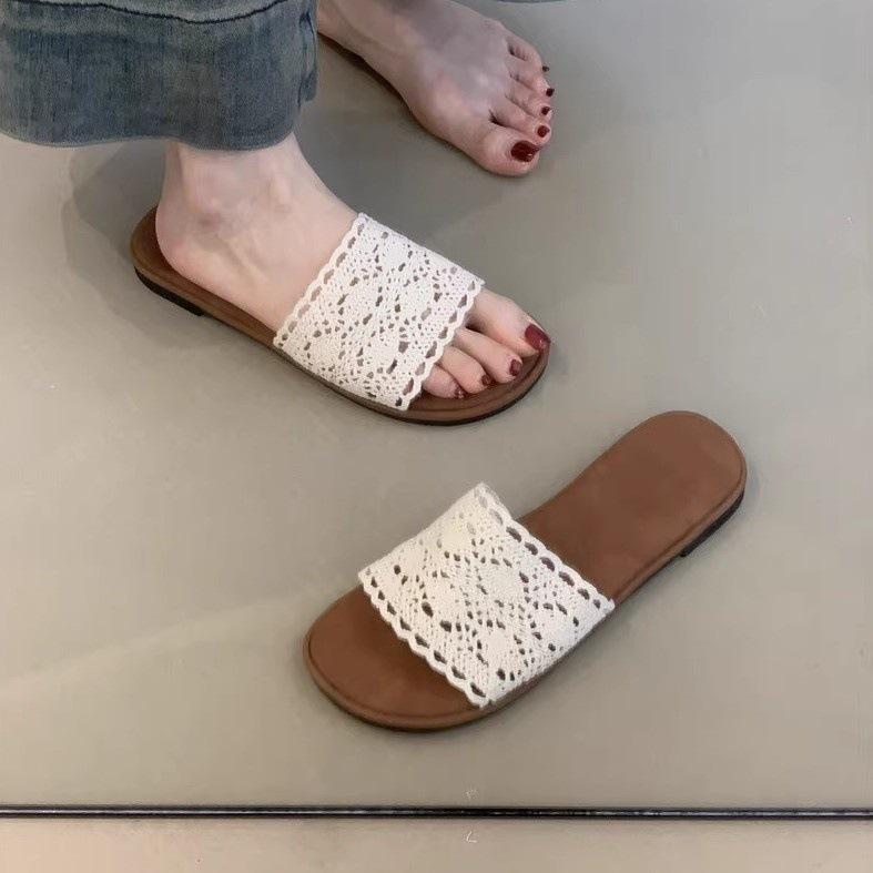 Flat cool slippers 2025 summer French gentle fairy vacation beach word Roman sandals