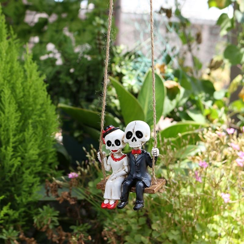 Halloween Paar Schädel Schaukel Handwerk Wetterbeständiges Harz Accessoire Perfekt Für Heimdekorationen Und Partythemen