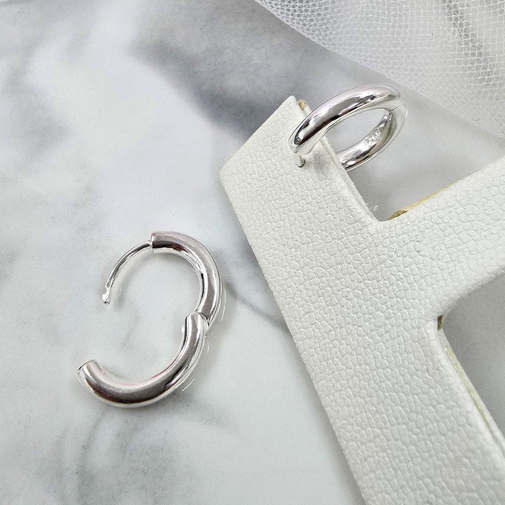 One-touch ring glossy silver earrings