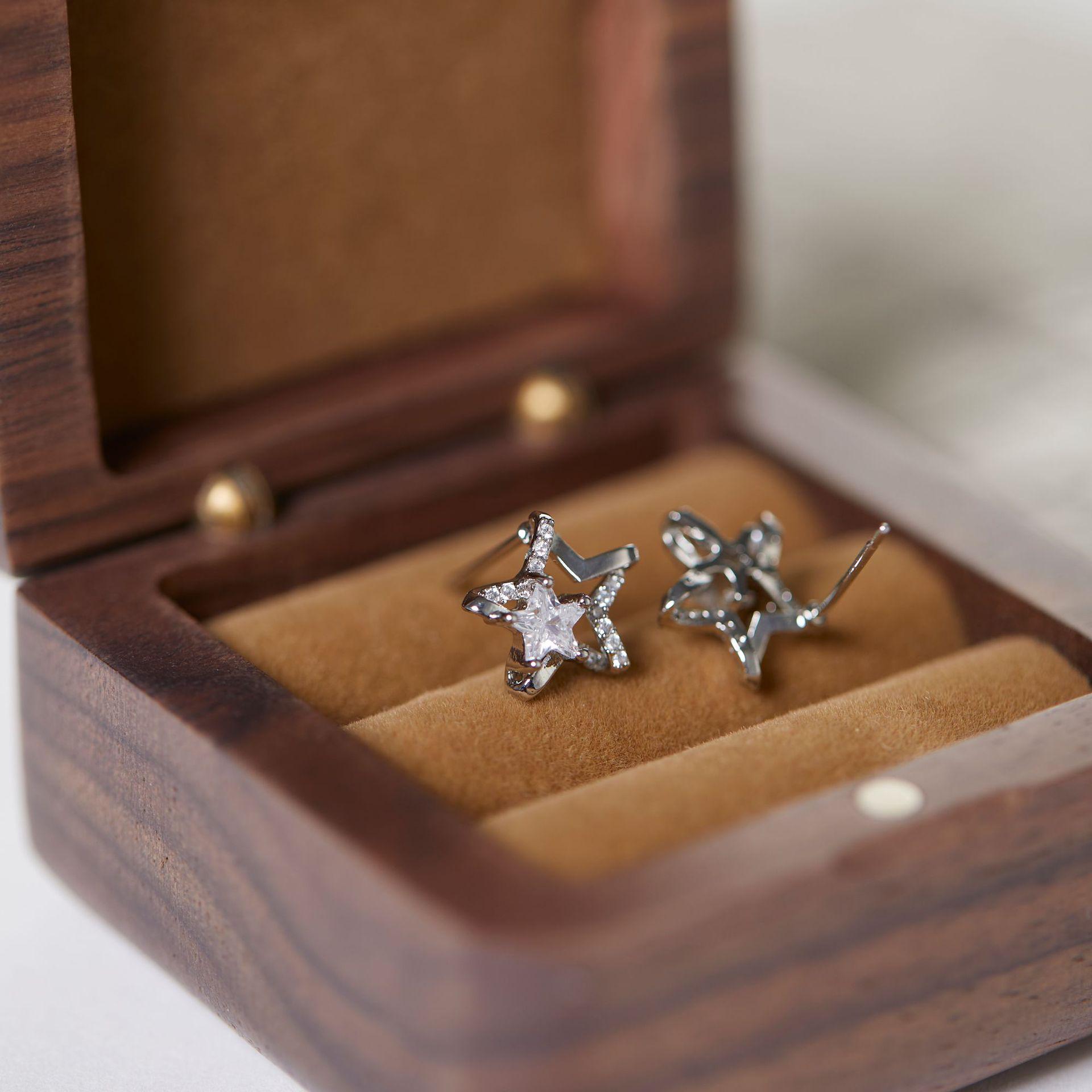 

2023 Женские серьги-звезды с цирконом высокого класса – Новый модный и уникальный дизайн