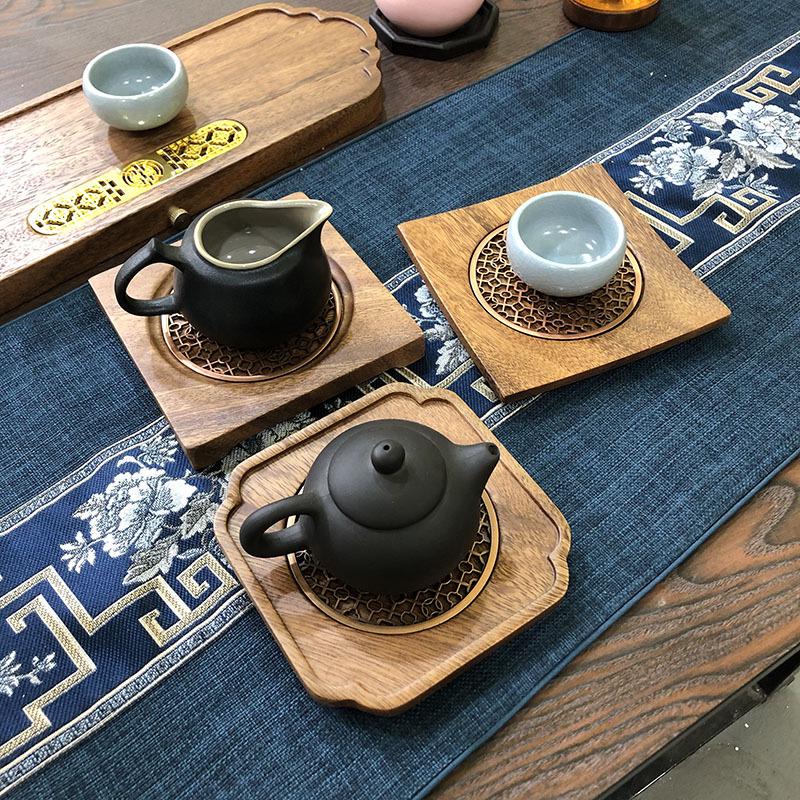Taca do herbaty i podkładka z drewna orzechowego z pojemnikiem na wodę