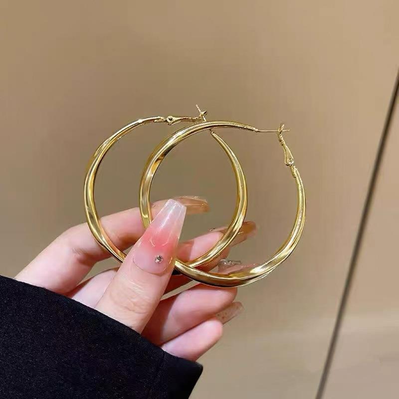 Gold Ring Earrings Women's Ear Buckles Light Luxury High-end Earrings Autumn and Winter Ring Earrings