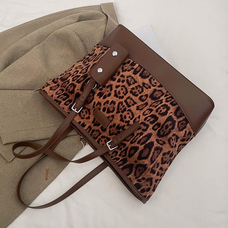 Large Capacity Shoulder Bag Women's New Trendy High-end Atmosphere Exquisite High-end Commuter Tote Bag