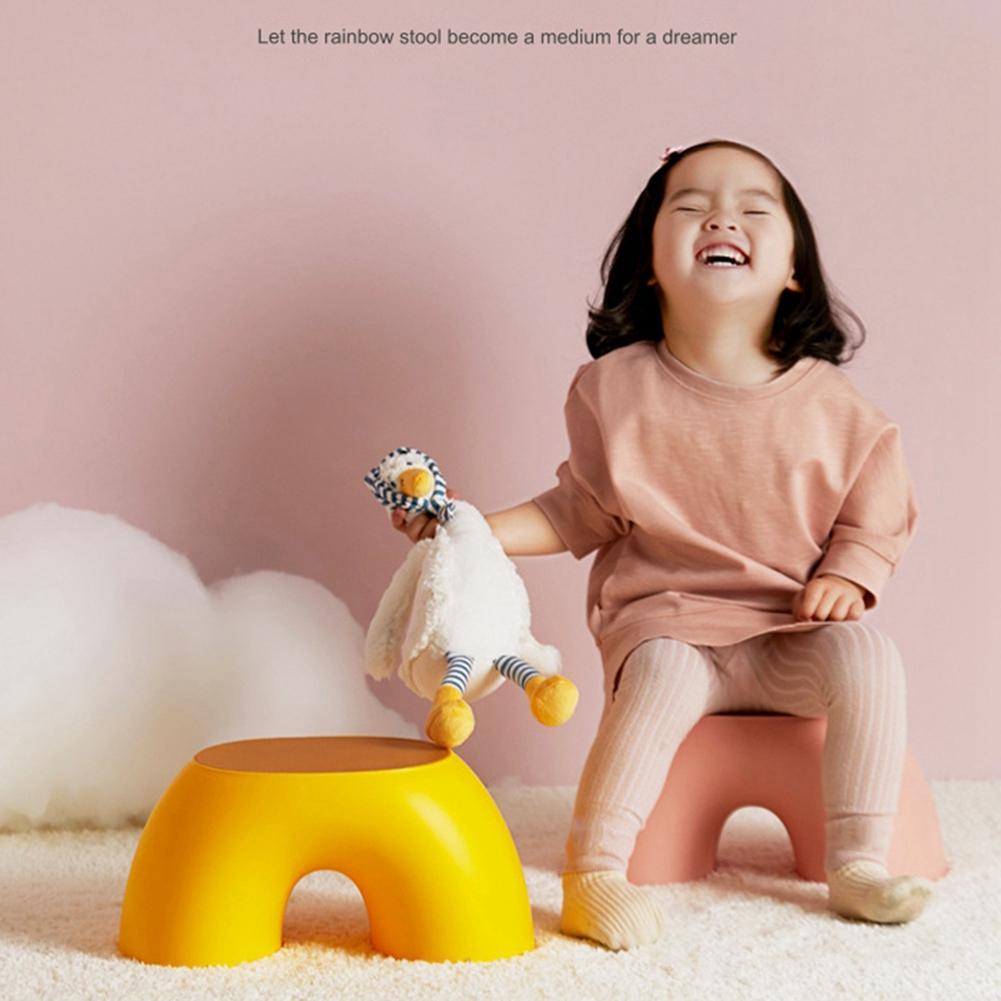 Guter Hocker Regenbogenform Fußhocker Kinder Tritthocker Sitz für Wohnzimmer Innenmöbel Kinderhocker