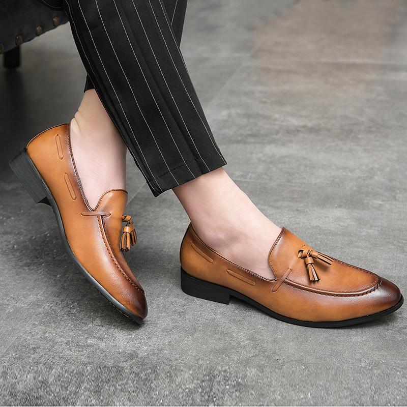 Man Wedding shoes slip on Dress Moccasins Boat Shoes Top Quality Tassel Loafers Men Casual Shoe black Leather Men Shoes