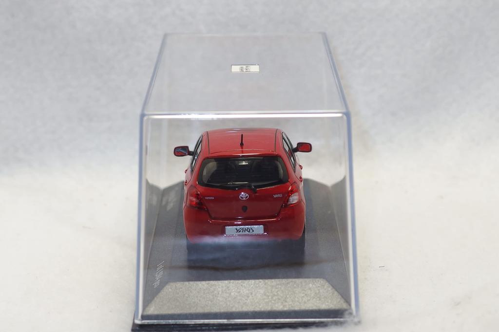 Minichamps Scale Toyota Yaris 2005 Red 1/43