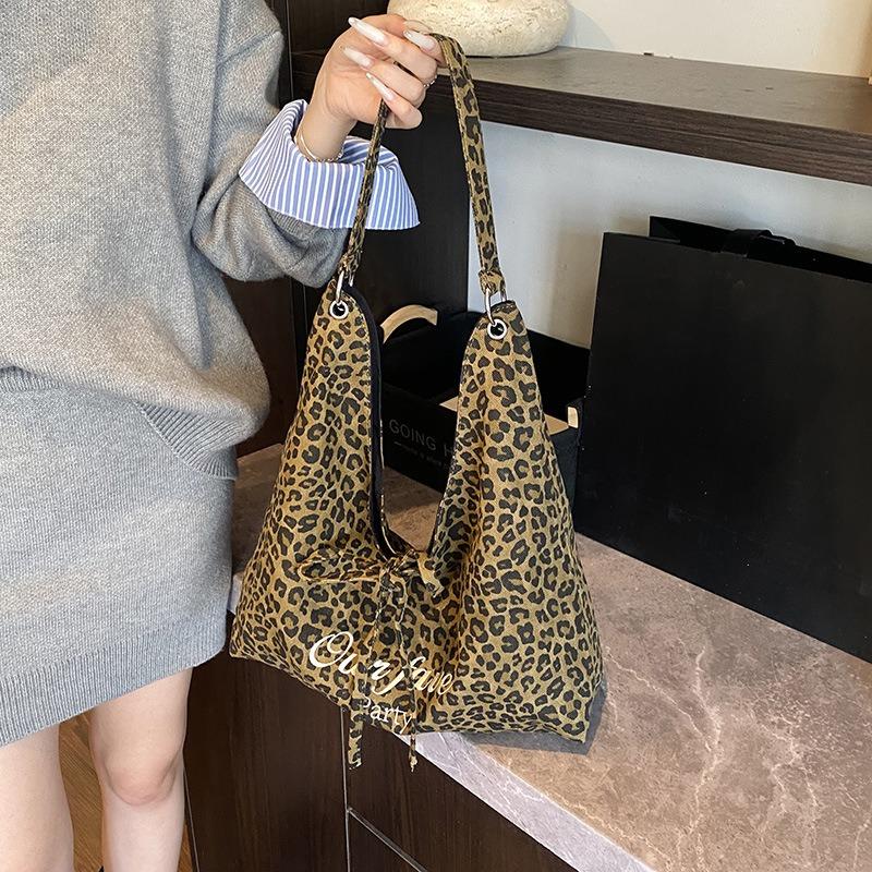 New trend niche versatile lazy style canvas bag large capacity commuter leisure student shoulder tote bag