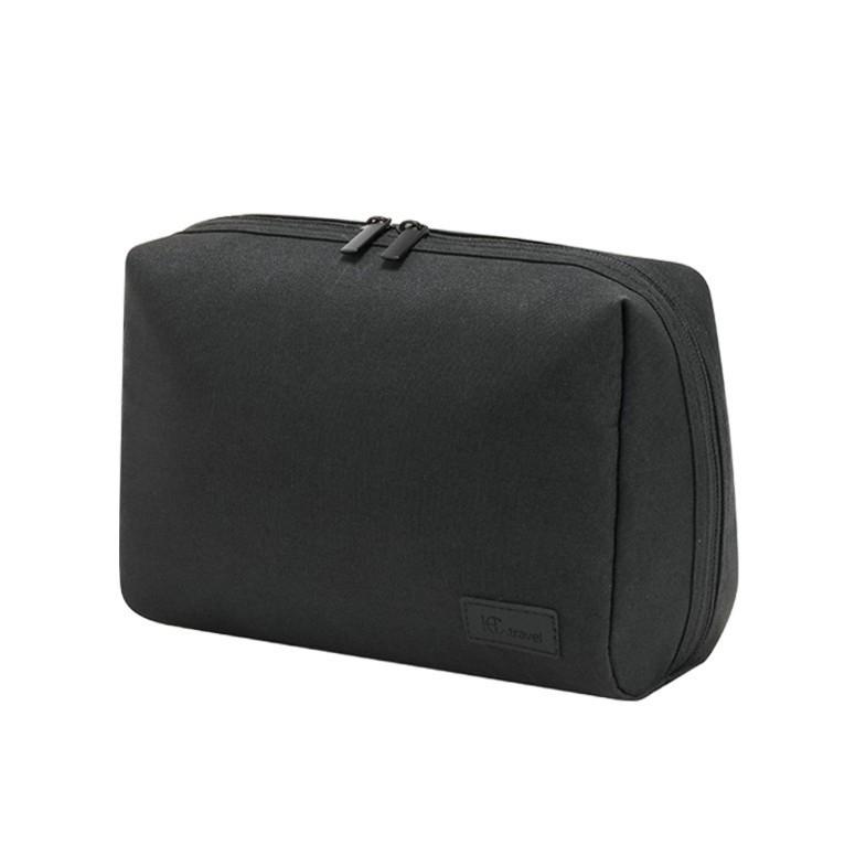 Modern Simplistic Makeup Bag With Waterproof Polyester For Travel And Cosmetics Storage