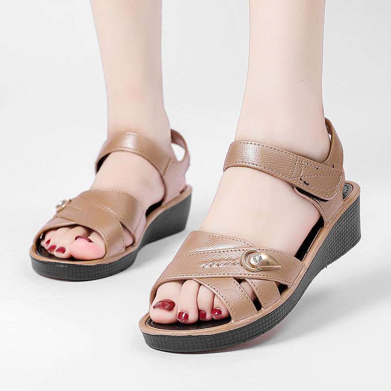 Large size women's sandals 2025 summer new rubber and plastic Velcro flat sole middle-aged and elderly soft sole mother-in-law sandals mother shoes