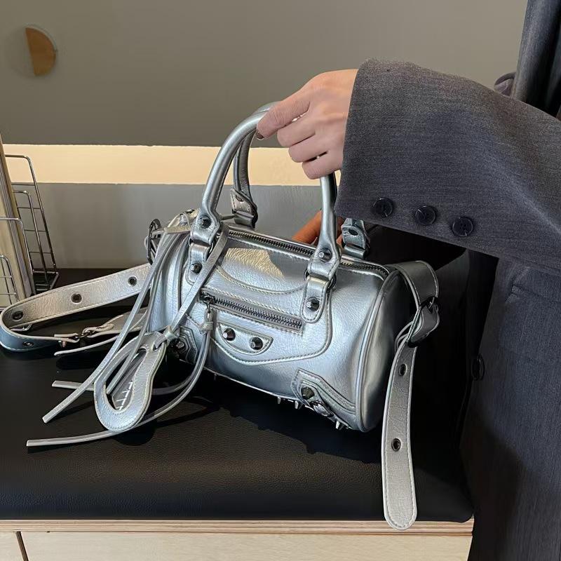 Locomotive Women'S Niche Fashion Rivets Portable Pillow Bag Wide Shoulder Strap Single Shoulder Messenger Bag