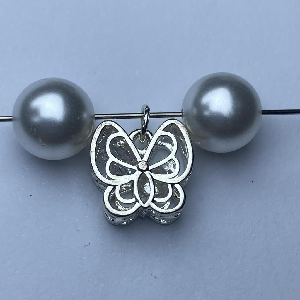 Zirconia Inlaid Hollow Butterfly Pendant – DIY Jewelry Accessory