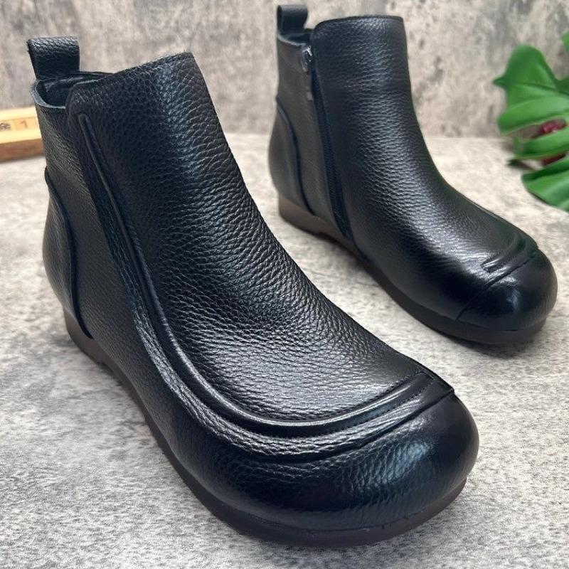 Soft-soled soft-faced mother shoes, new autumn and winter flat-soled huge comfortable huge warm huge good-looking velvet short boots