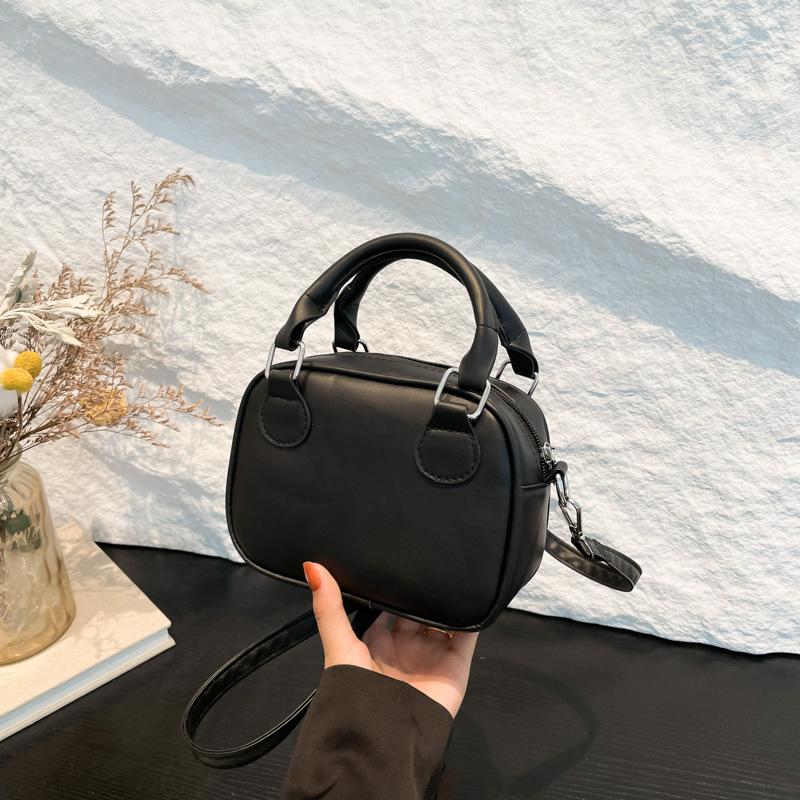 Autumn and Winter New High-end Textured Bag Women's Retro Versatile Ins Style Handbag Oily Leather Popular Shoulder Messenger Bag