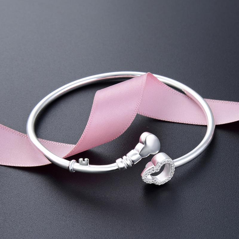 Pulsera de plata con pie de llave en forma de corazón S990 Apertura de plata Pulsera de plata pura sólida y lisa para regalar a una novia Pulsera de joyería de plata