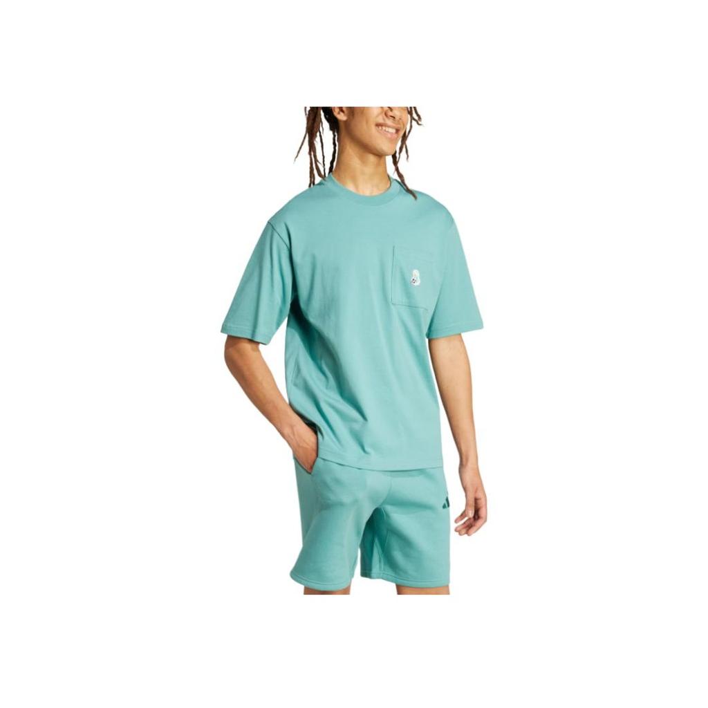 adidas SS25 Koszulka męska z kieszenią naszywaną z naszywką piłki nożnej dla psa Powder-Green JL9235