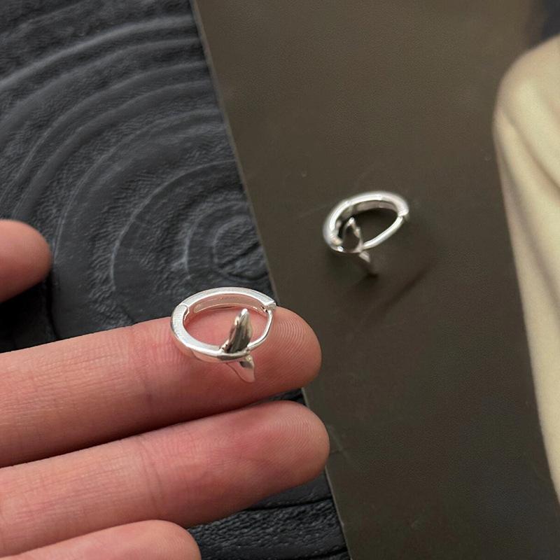 

Серьги-пряжки в виде рыбьего хвоста для женщин, легкие, роскошные, для ежедневного ношения на работу, для холодного ветра, осень и зима