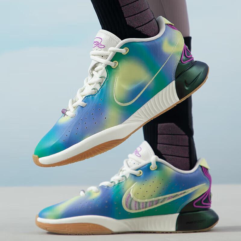 Nike LeBron 21 SE GS 'Movie Night' FN4305-900