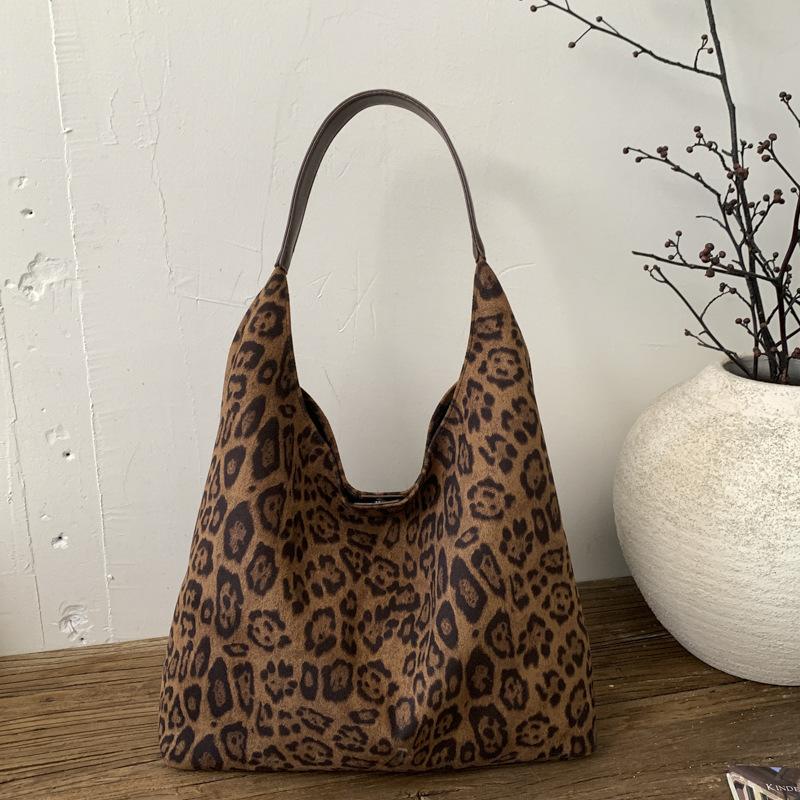 

Женская сумка в корейском стиле с леопардовым принтом, модная сумка 2025, новая ретро сумка через плечо, популярная сумка-тоут большой вместимости для поездок на работу коричневый