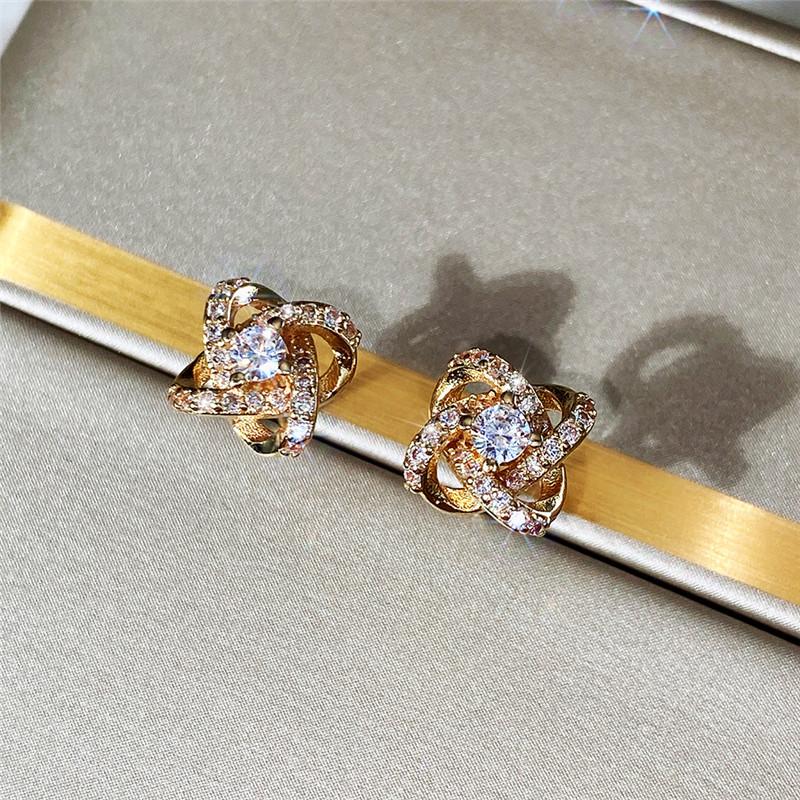 

BELLA BOX. Вишукані маленькі сережки-гвоздики з яскравими CZ. Стримані делікатні аксесуари для вух. Якісні нові модні прикраси для жінок. жовтий