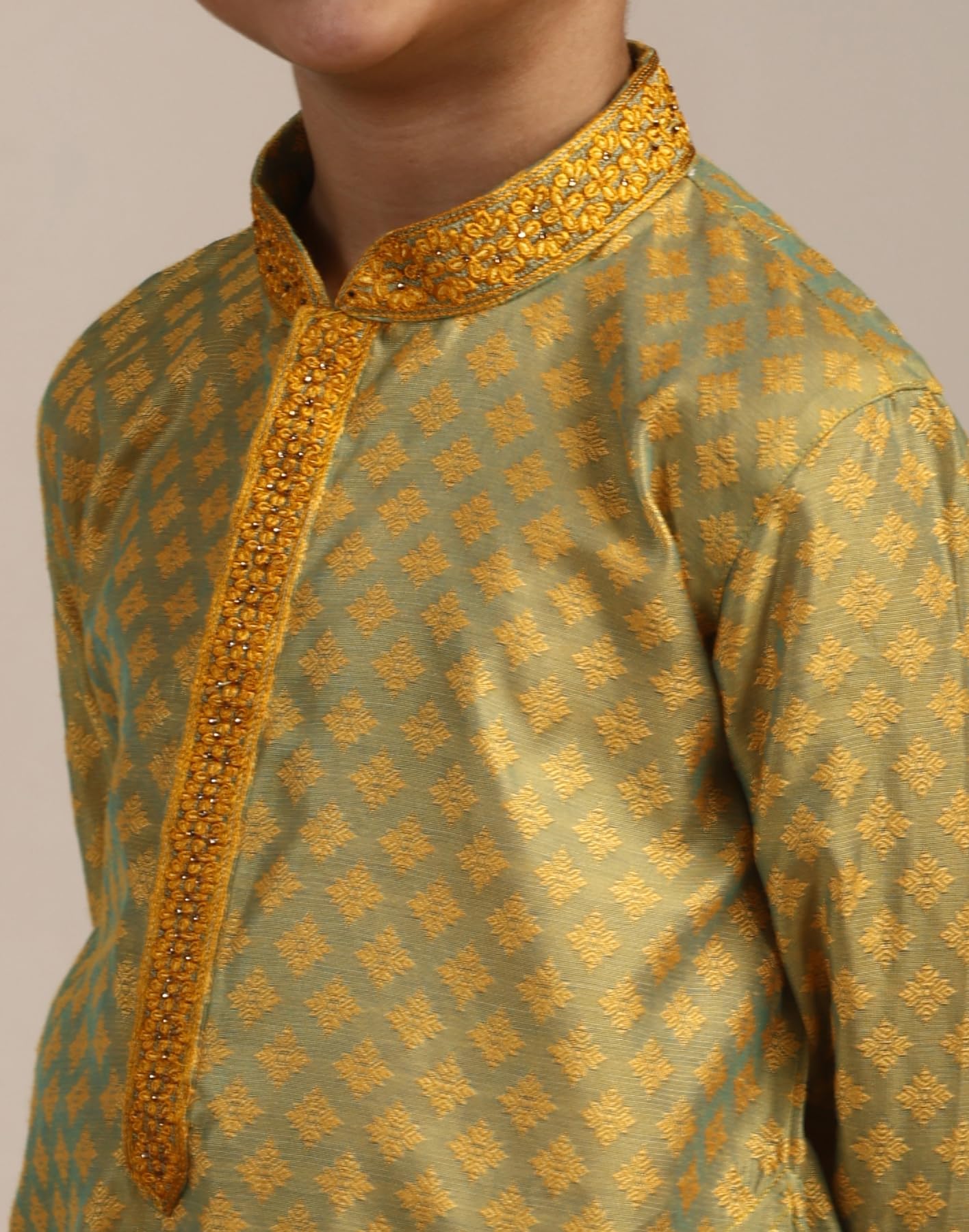 Manyavar Boys Green Art Silk Kurta Pyjama Set 12-14 Y жёлтый