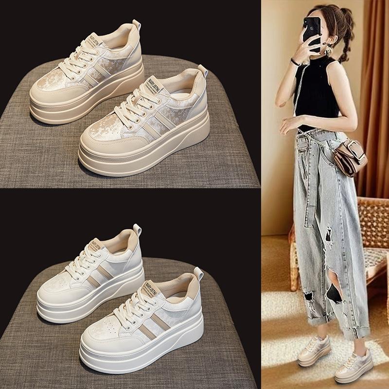 Guofeng women's thick-soled muffin board shoes in the autumn of 2026 new versatile small inner height increase women's shoes
