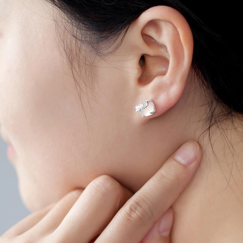 New Original Design  Inlaid Moonlight White Chalcedony Plum Blossom Earrings For Friends Anniversary Gifts