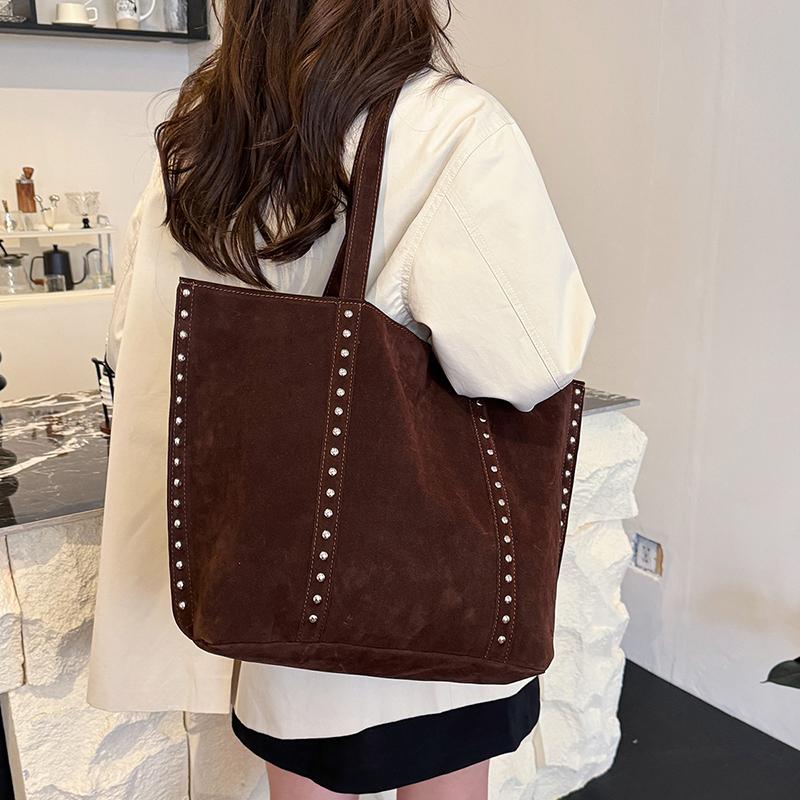 Yogodlns Designer Rivet Faux Suede Underarm Shoulder Bag Large Capacity Shopper Tote Bag Winter Handbags Coffee Black