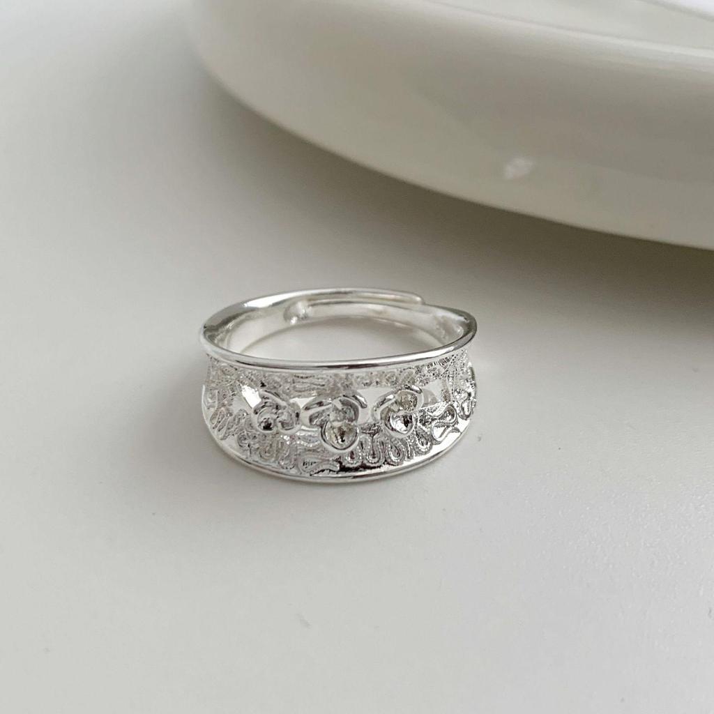 Elegant Geometric Hollow Flower Ring: Versatile, Stackable Beaded Design for Women's Fashion