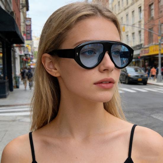 Oversized Pilot Sunglasses for Women Design Sun Glasses Classic Retro UV400 Protection Lenses Lightweight Fashion Accessory