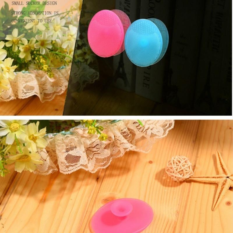 Children's silicone shampoo brush baby clean bath rub baby massage brush random