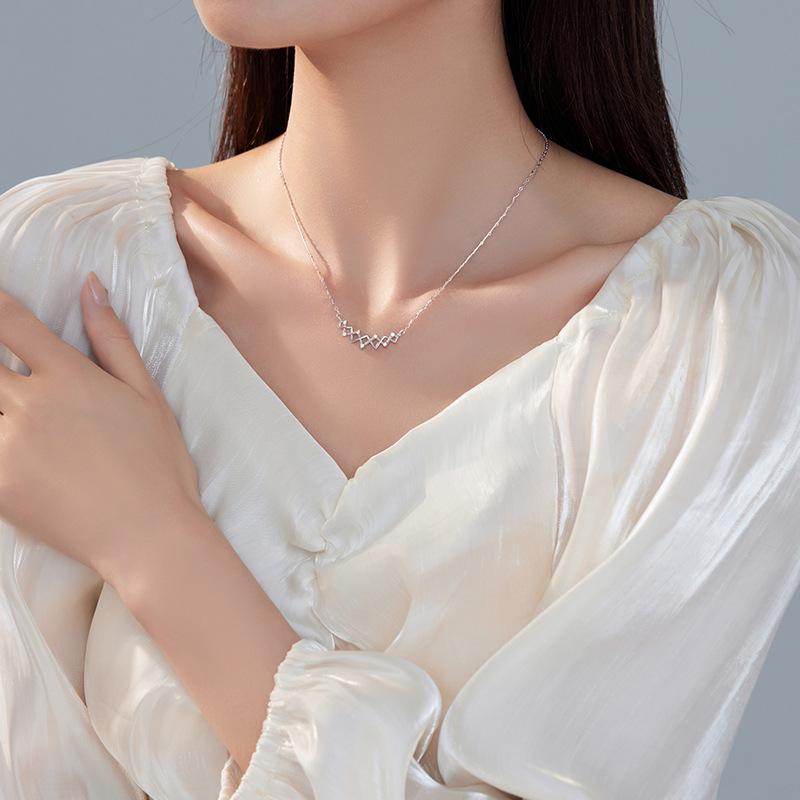 Silver Dream Catcher Lace Necklace - Simple, Luxurious Design for Women