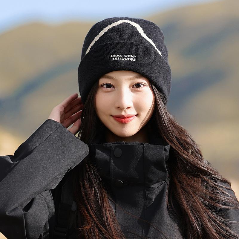 American Letter Jacquard Knitted Hat for Women in Autumn and Winter Warm and Ear Protecting Woolen Hat Versatile Face Showing Small Baotou Cold Hat