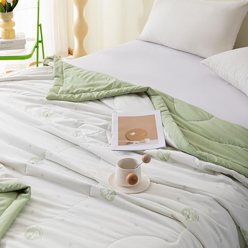 Jieliya Skin-Friendly Cloud Cotton Summer Quilt