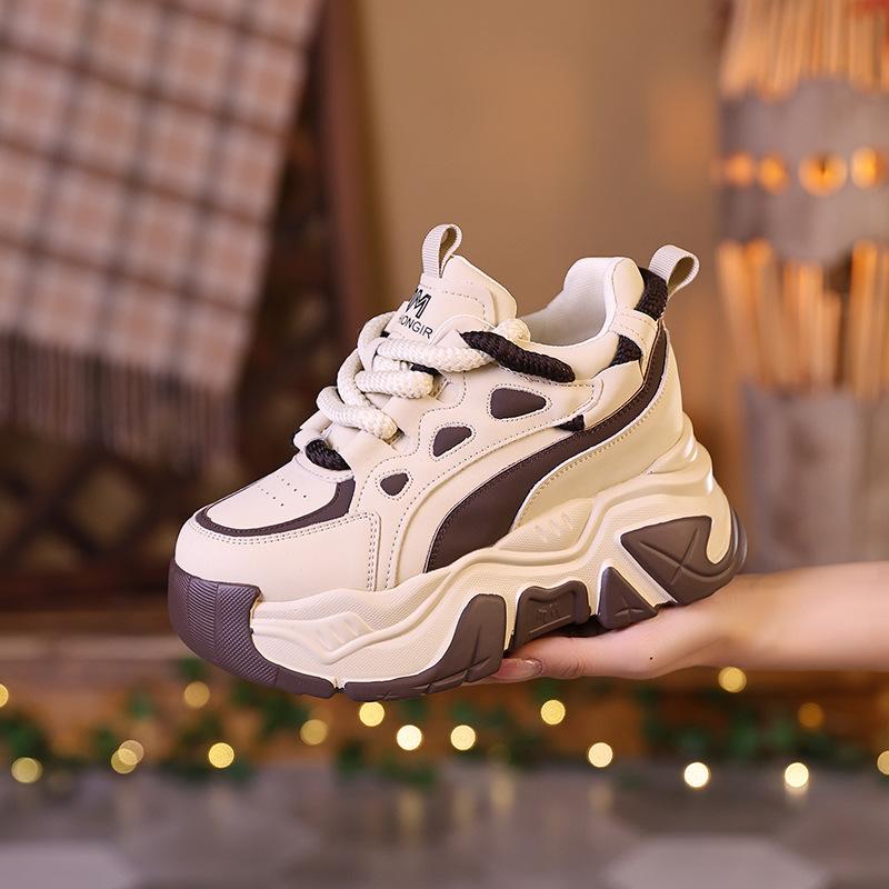 Inner height increase dad shoes women 2025 spring new leather Internet celebrity thick sole super fire versatile feet small sports shoes