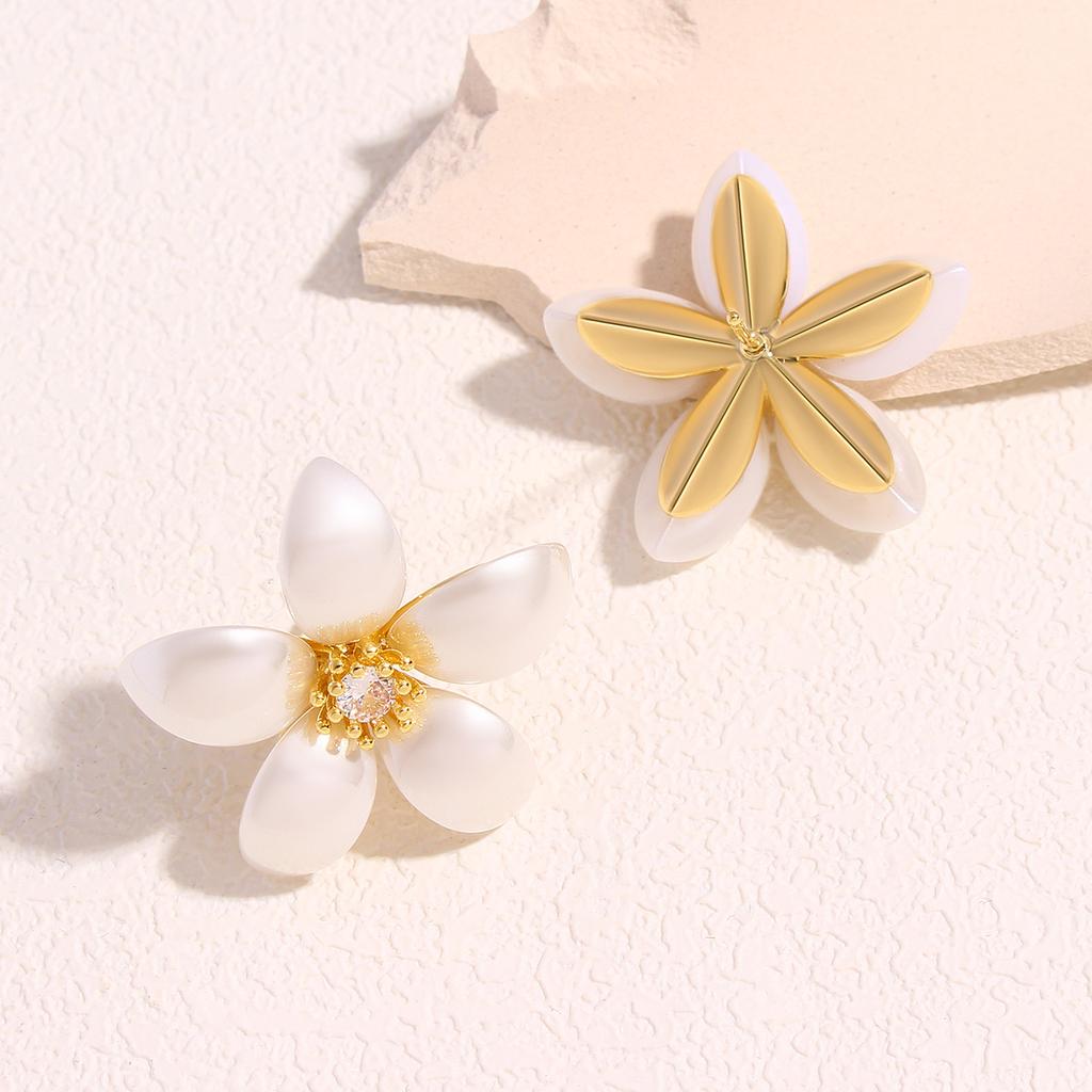 Exclusive Design High-end Flower Stud Earrings, Fashionable, Luxurious, Retro-style, Elegant Earrings