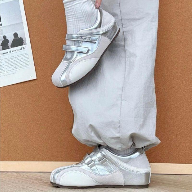 

Темпераментная звезда с теми же высокоценными балетками красного цвета, спортивными Мэри Джейн на тонкой подошве, серебристыми туфлями на липучке Dexun для гонок 40 серебряный