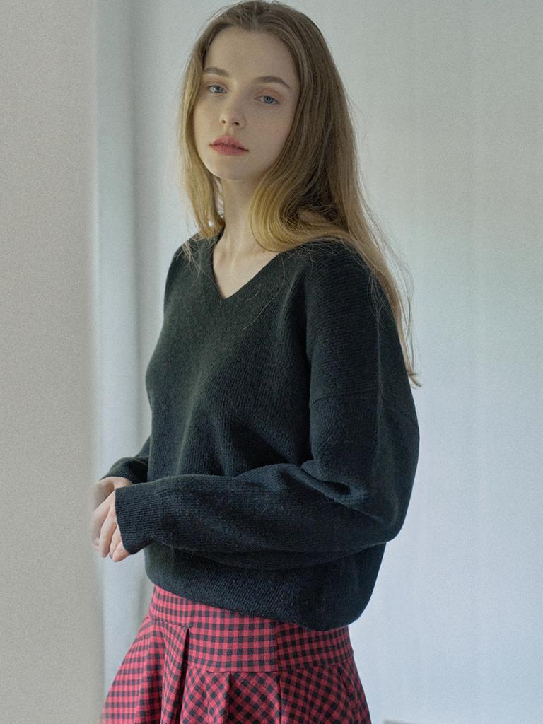 AVANT-G V-Neck Oversized Knit Pullover - Black