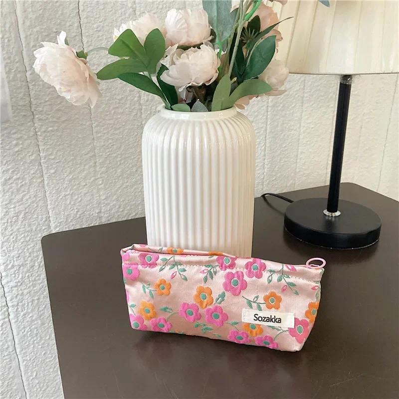Fashion Retro Floral Corduroy Cosmetic Bag Women Portable Clutch Vintage Makeup Bag Makeup Pouch Bathroom Toiletry Organizer