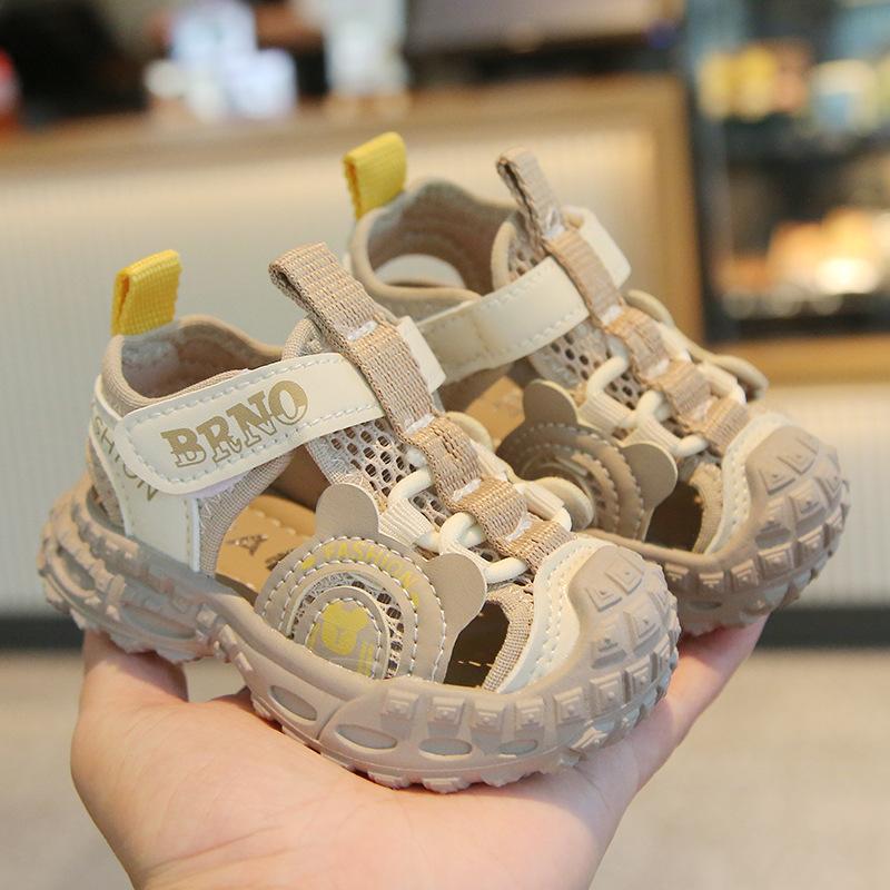 2025 summer new classmates boys baotou anti-kick beach shoes Korean version fashion trendy girls sports sandals