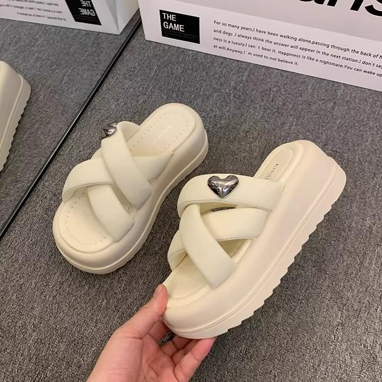 Internet Celebrity Slippers Women's Summer Wear Niche High Sense 2025 New Black Super Fire Heightening Platform Sandals Beach Shoes