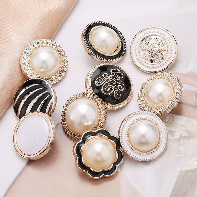 10 Stück 18/21/25mm Blume Perle Gold Kunststoff Schaft Knöpfe für Damen Bekleidung Jacke Pullover Nähzubehör Scrapbooking