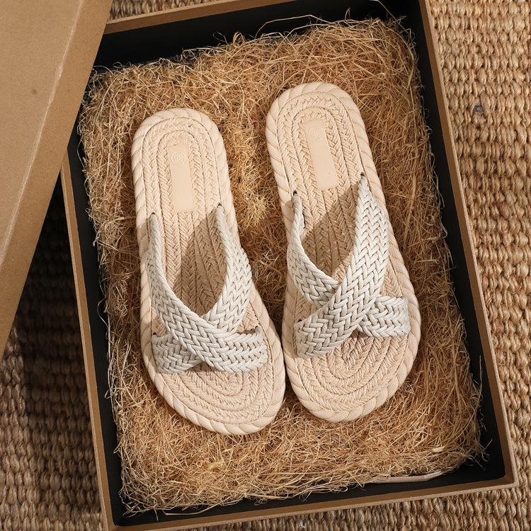 Women's Trendy Fashion Cross Strap Beach Slippers - Casual Rubber Sole Sandals