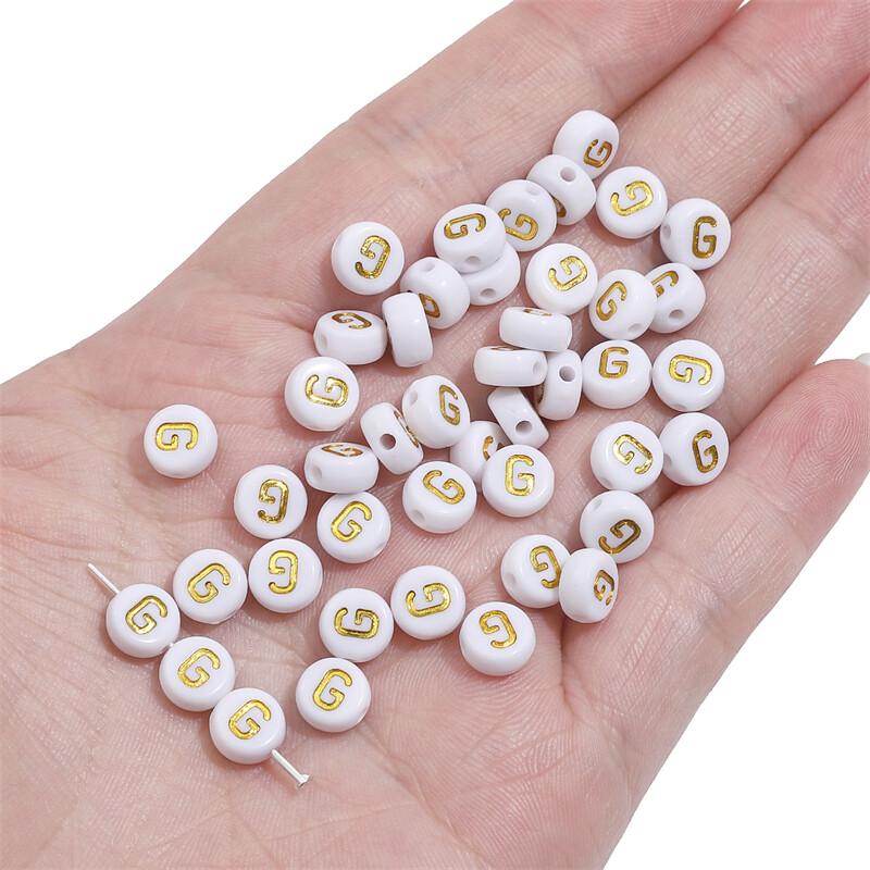 50 ks Akrylové zlaté A-Z anglické písmenkové korálky Ploché kulaté korálky s abecedou pro výrobu šperků DIY Pár Přátelství Náramek Náhrdelník