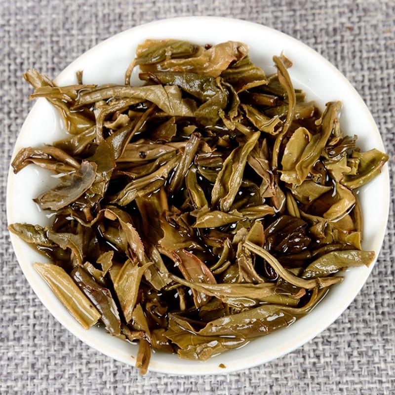 Yunnan Pu'er Tea 100g Islandský starověký strom Raw Tea Cake Pu'er Raw Tea Cake