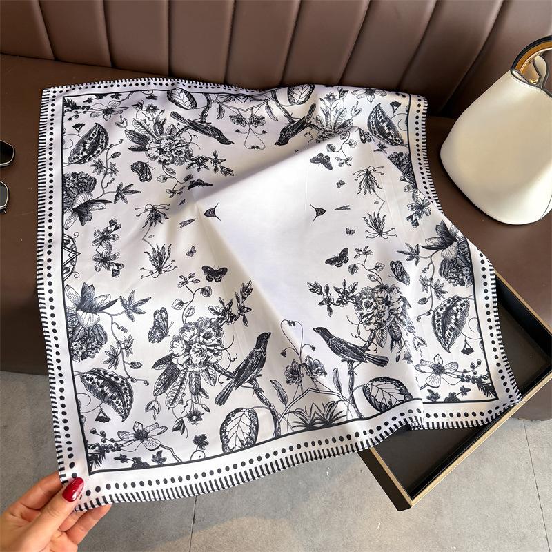 Korean version of Xiaoxiangfeng printing simulation silk scarf square scarf high-end shawl sunscreen neck small square scarf headscarf scarf