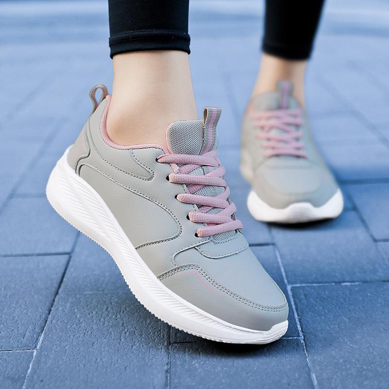Black sneakers women's spring 2025 new lightweight non-slip soft sole leather surface women's shoes leisure travel running shoes