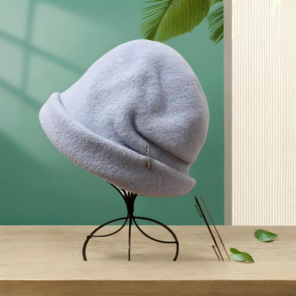 Japanese Style Wool Slouchy Beanie: Women's Warm Autumn/Winter Fisherman Beret with Chain Detail, Enhances Face and Style.
