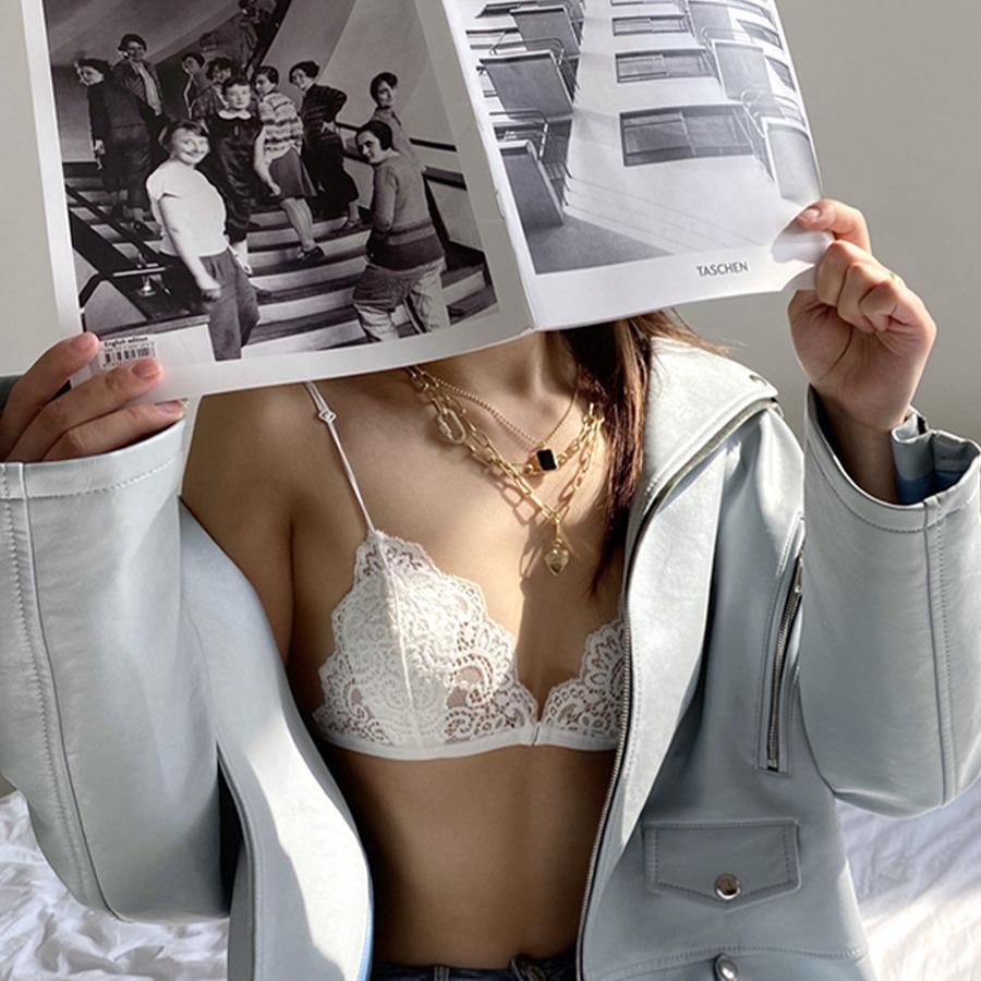 Dámská bezdrátová ultratenká podprsenka s trojúhelníčkovými košíčky z francouzské krajky se zapínáním vpředu