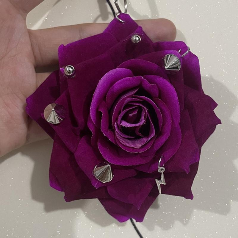 Decorative Studded Keychain Rose Flower Pattern Metallic Accent Compact Lightweight Design For Keys Wallets Gift